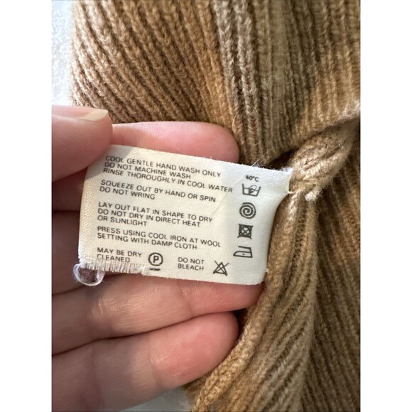 Burberrys Vintage Beige Women’s Size Medium 8-10 Lambs wool Sweater Brown Warm - Picture 9 of 16
